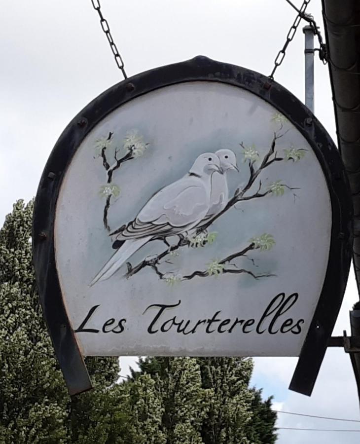 La Tourterelle Apartment Thaims Exterior photo